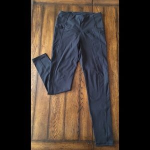 Victoria’s Secret Knockout Pocket Legging Sz. M